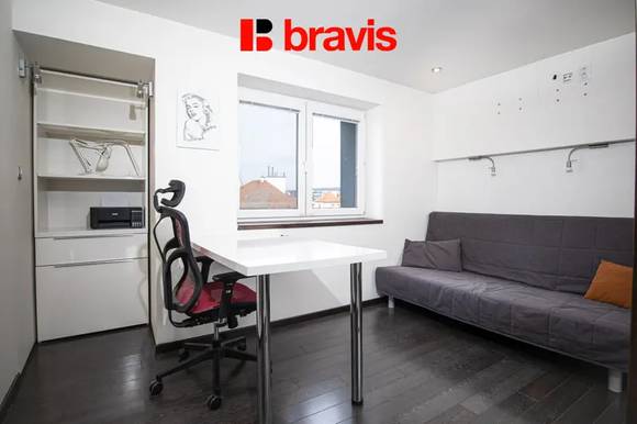 Pronájem mezonetu s nádherným výhledem na Brno a dispozicí 3+kk, Brno - Ponava, ulice Domažlická, terasa, balkon, sklep, klimatizace, kinoplátno a úklid dvakrát měsíčně v ceně