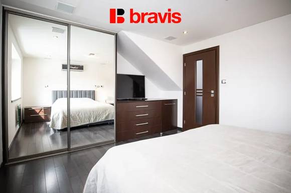 Pronájem mezonetu s nádherným výhledem na Brno a dispozicí 3+kk, Brno - Ponava, ulice Domažlická, terasa, balkon, sklep, klimatizace, kinoplátno a úklid dvakrát měsíčně v ceně