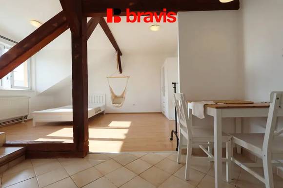 Pronájem bytu 1+kk, Brno - Černovice, ulice Klíčova, lodžie, sklep