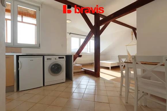 Pronájem bytu 1+kk, Brno - Černovice, ulice Klíčova, lodžie, sklep