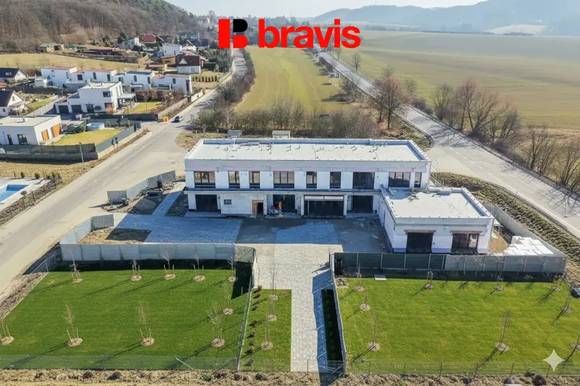 Prodej moderní novostavby ateliéru 2+kk, 60,2m, Lipůvka u Brna, parkovací stání v ceně, předzahrádka