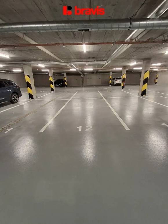 Pronájem garážového stání v bytovém domě Rybářka, ulice Rybářská, Brno - Staré Brno.