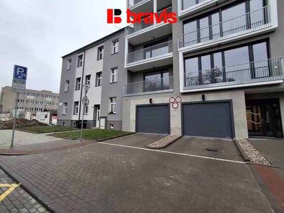 Pronájem garážového stání v bytovém domě Rybářka, ulice Rybářská, Brno - Staré Brno.