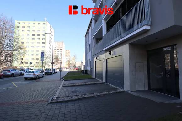 Pronájem garážového stání v bytovém domě Rybářka, ul. Rybářská, Brno - Staré Brno