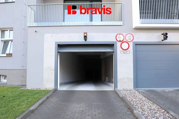 Pronájem garážového stání v bytovém domě Rybářka, ul. Rybářská, Brno - Staré Brno