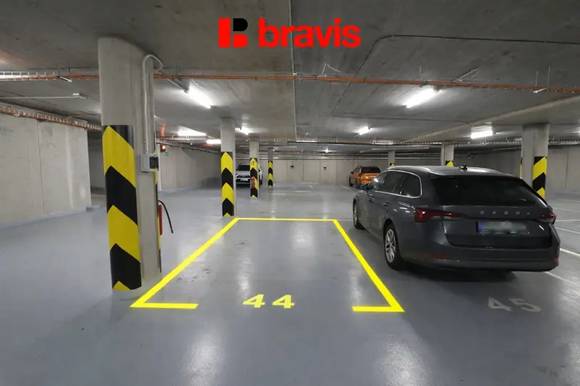 Pronájem garážového stání v bytovém domě Rybářka, ul. Rybářská, Brno - Staré Brno