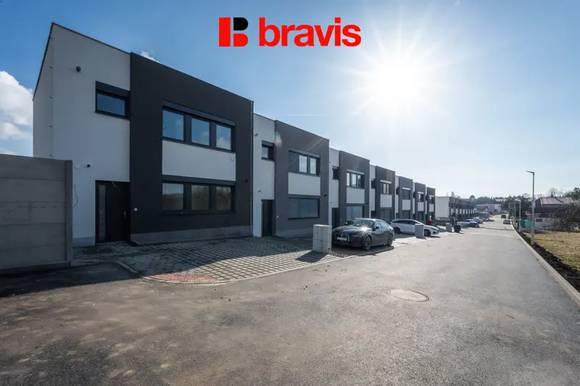 Prodej moderní novostavby nízkoenergetického rodinného domu 5KK (č.9) v Křenovicích u Slavkova, pozemek 446 m2, 2x parkování