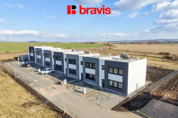 Prodej moderní novostavby nízkoenergetického rodinného domu 5KK (č.9) v Křenovicích u Slavkova, pozemek 446 m2, 2x parkování