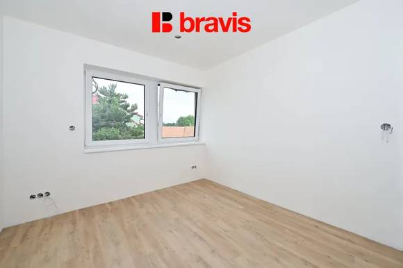 Prodej moderní novostavby nízkoenergetického rodinného domu 5KK (č.9) v Křenovicích u Slavkova, pozemek 446 m2, 2x parkování