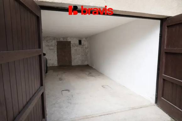 Pronájem garáže, Brno – Stránice, ul. Bohuslava Martinů, 18 m2