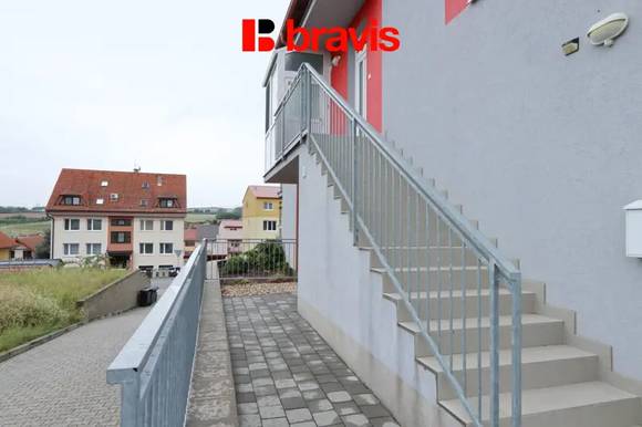 Pronájem moderního zařízeného bytu 2+kk, ulice Modřická, Moravany u Brna, terasa, klimatizace, garáž