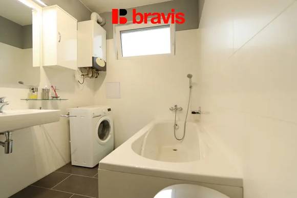 Pronájem moderního zařízeného bytu 2+kk, ulice Modřická, Moravany u Brna, terasa, klimatizace, garáž
