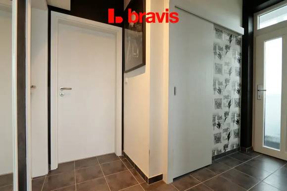 Pronájem moderního zařízeného bytu 2+kk, ulice Modřická, Moravany u Brna, terasa, klimatizace, garáž