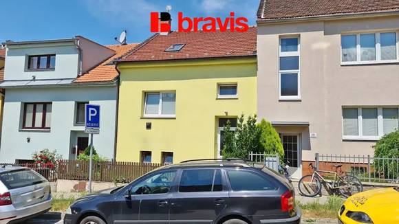 Pronájem bytu 2+kk v rodinném domě, ul. Sejkorova Brno - Židenice, bezproblémové parkování