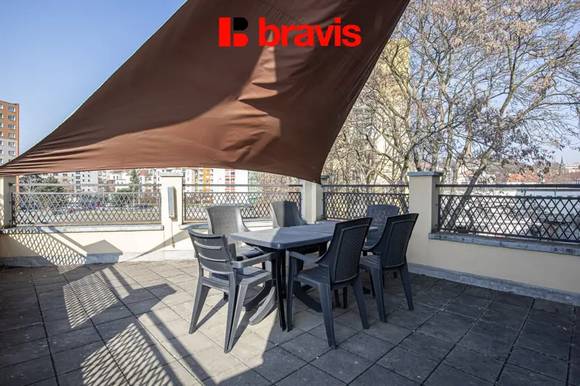 Pronájem bytu 1+1 30 m², Brno - Staré Brno, ulice Křížova - klidný vnitroblok v blízkosti Mendlova náměstí