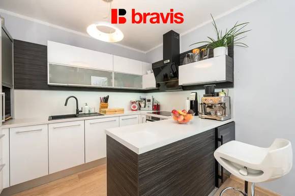 Prodej nízkonákladového bytu 3+kk, Brno - Žebětín, OV, terasa, parkovací stání, ul. Helenčina