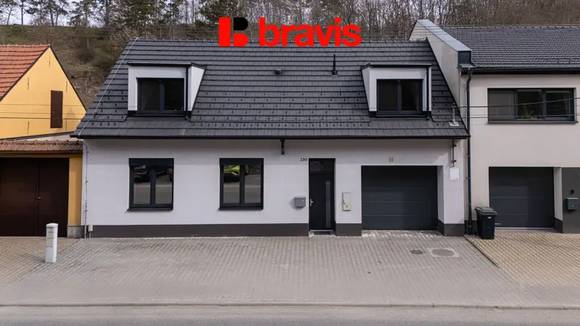 Prodej moderního rodinného domu 5+kk se zahradou a garáží, Velatice - Brno-venkov