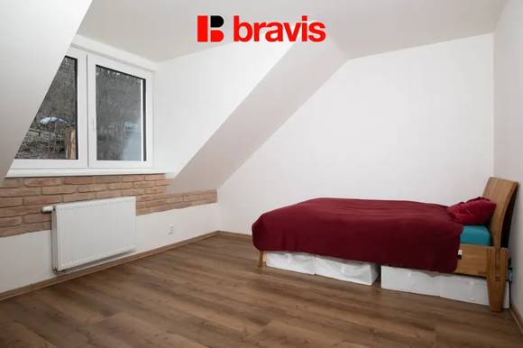 Prodej moderního rodinného domu 5+kk se zahradou a garáží, Velatice - Brno-venkov