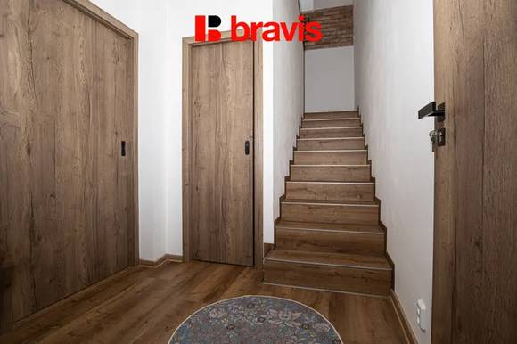 Prodej moderního rodinného domu 5+kk se zahradou a garáží, Velatice - Brno-venkov
