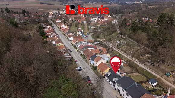 Prodej moderního rodinného domu 5+kk se zahradou a garáží, Velatice - Brno-venkov