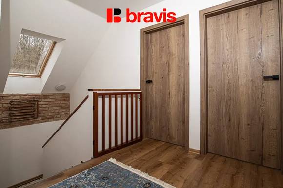 Prodej moderního rodinného domu 5+kk se zahradou a garáží, Velatice - Brno-venkov