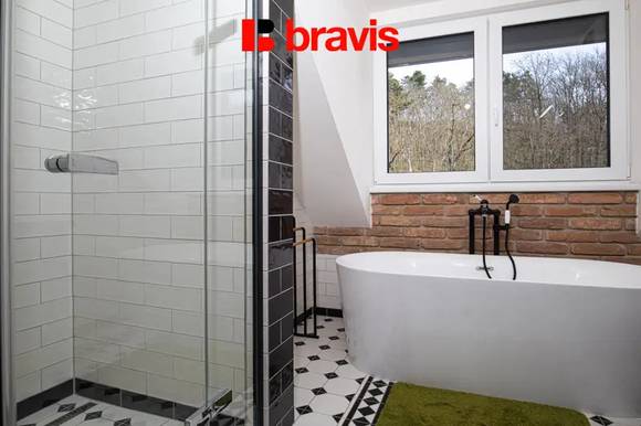 Prodej moderního rodinného domu 5+kk se zahradou a garáží, Velatice - Brno-venkov