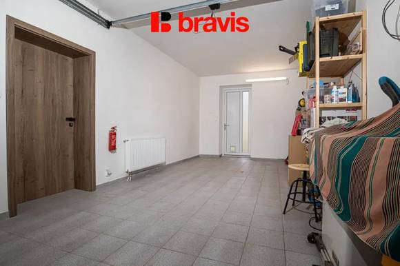 Prodej moderního rodinného domu 5+kk se zahradou a garáží, Velatice - Brno-venkov