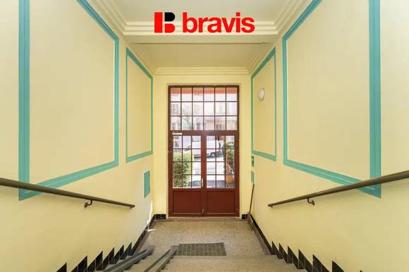Prodej bytu 3+1, ulice Kotlářská, Brno - Veveří, krb, balkon, šatna, technická místnost, sklep, společný vnitroblok se zelení