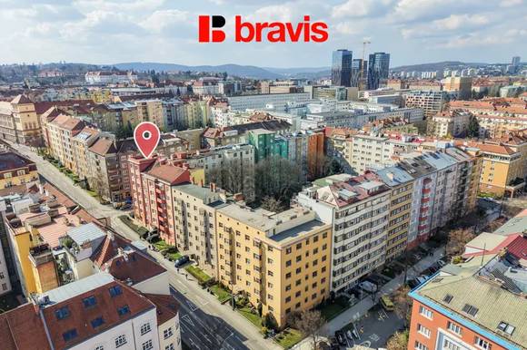 Prodej bytu 3+1, ulice Kotlářská, Brno - Veveří, krb, balkon, šatna, technická místnost, sklep, společný vnitroblok se zelení