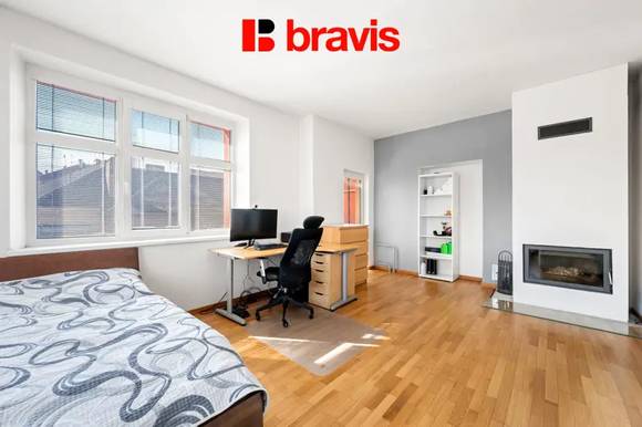 Prodej bytu 3+1, ulice Kotlářská, Brno - Veveří, krb, balkon, šatna, technická místnost, sklep, společný vnitroblok se zelení