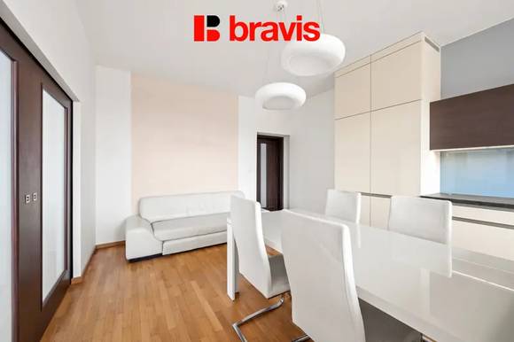 Prodej bytu 3+1, ulice Kotlářská, Brno - Veveří, krb, balkon, šatna, technická místnost, sklep, společný vnitroblok se zelení