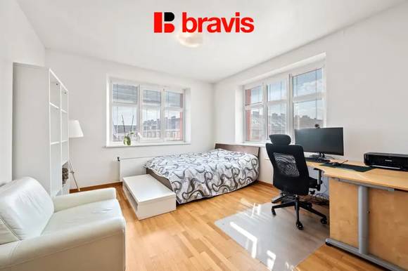 Prodej bytu 3+1, ulice Kotlářská, Brno - Veveří, krb, balkon, šatna, technická místnost, sklep, společný vnitroblok se zelení