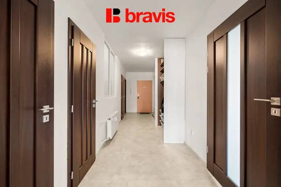 Prodej bytu 3+1, ulice Kotlářská, Brno - Veveří, krb, balkon, šatna, technická místnost, sklep, společný vnitroblok se zelení