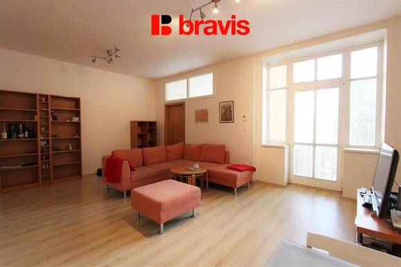 Pronájem zařízeného bytu 2+kk, Brno - Černá Pole ul. Kunzova, parkovací stání, balkon
