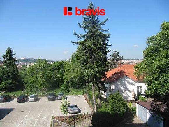 Pronájem zařízeného bytu 2+kk, Brno - Černá Pole ul. Kunzova, parkovací stání, balkon