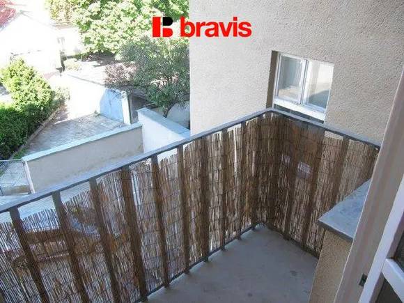 Pronájem zařízeného bytu 2+kk, Brno - Černá Pole ul. Kunzova, parkovací stání, balkon