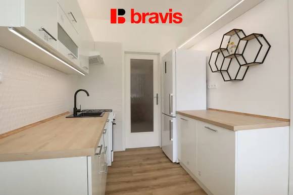 Pronájem bytu 1+1 s prosklenou lodžií na ulici Ukrajinská Brno - Bohunice