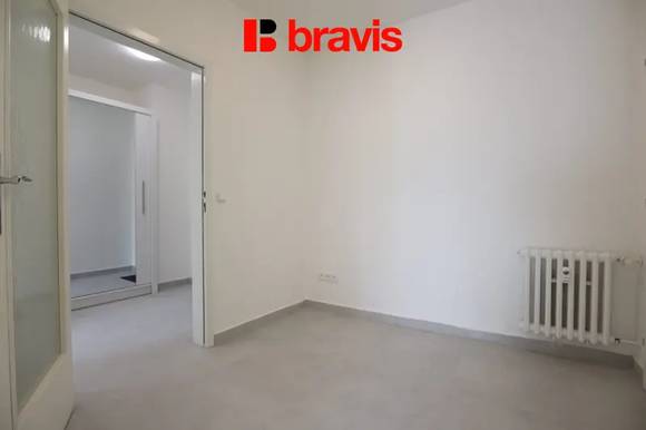 Pronájem bytu 1+1 s prosklenou lodžií na ulici Ukrajinská Brno - Bohunice