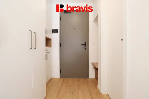 Pronájem bytu 1+kk, výhoda prvního nájemníka, Brno - Zábrdovice, ulice Bratislavská, sklep, balkon, parkování v garáži, zdarma gym a sauna