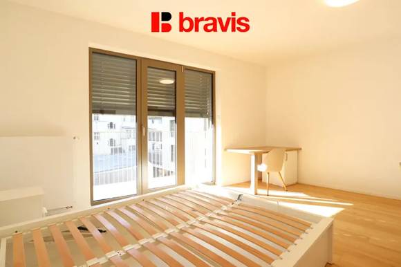 Pronájem bytu 1+kk, výhoda prvního nájemníka, Brno - Zábrdovice, ulice Bratislavská, sklep, balkon, parkování v garáži, zdarma gym a sauna