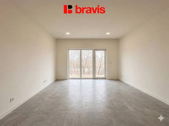 Prodej moderního, prostorného ateliéru 2+kk, 73m², šatna, parkovací stání, Lipůvka u Brna