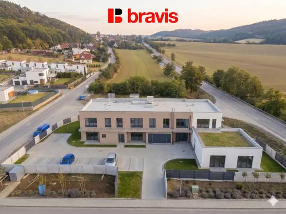 Prodej moderního, prostorného ateliéru 2+kk, 73m², šatna, parkovací stání, Lipůvka u Brna