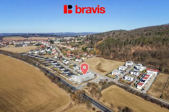 Prodej moderního, prostorného ateliéru 2+kk, 73m², šatna, parkovací stání, Lipůvka u Brna