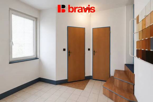 Pronájem skladovacího a výrobního prostoru, Brno - Bosonohy, ul.Pražská, parkování na vlastním pozemku