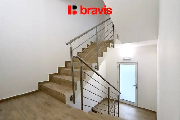 Pronájem prostorného bytu 1+kk, Brno - Starý Lískovec, ul. Kroupova, novostavba, parkovací stání v ceně, sklep