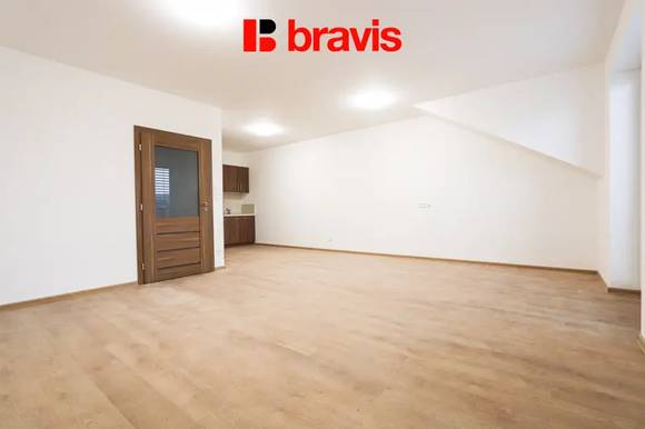 Pronájem prostorného bytu 1+kk, Brno - Starý Lískovec, ul. Kroupova, novostavba, parkovací stání v ceně, sklep
