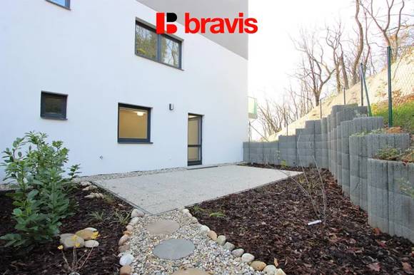 Pronájem bytu 2+kk, ulice Myslínova, Brno - Královo Pole, Vila „Pod Zaječí horou“, terasa se zahrádkou, 2 parkovací stání, sklep