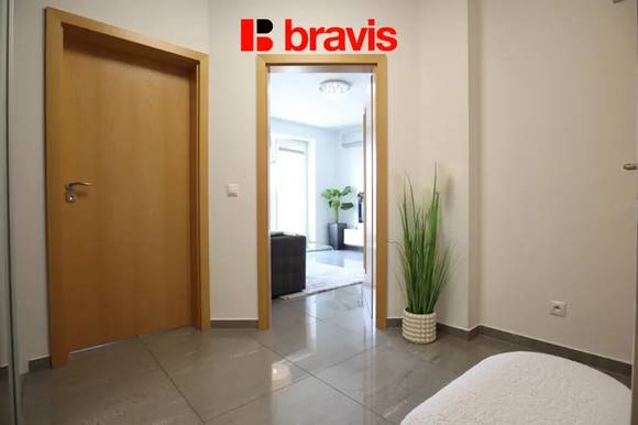 Pronájem nadstandardního bytu 2+kk, Brno – Královo Pole, Nové Semilasso – wellness a internet v ceně, balkon, klimatizace, garáž