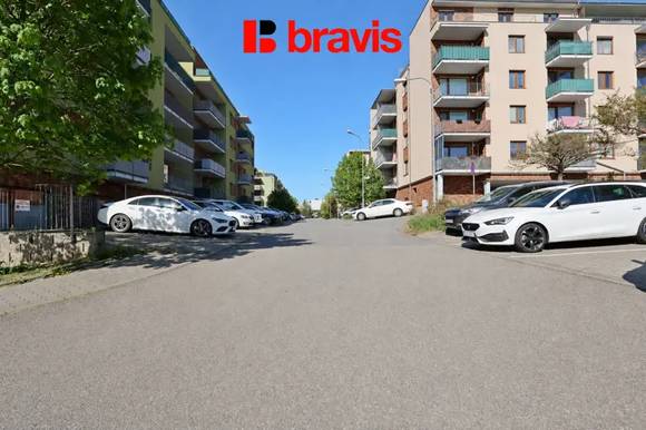 Pronájem garážového stání ul. U Leskavy, 17 m², Brno - Starý Lískovec