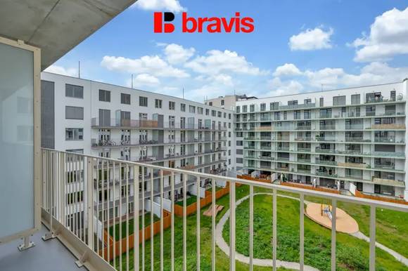 Pronájem kompletně zařízeného bytu 1+kk, Palác Trnitá, ul. Trnitá, s balkonem a možností garážového stání